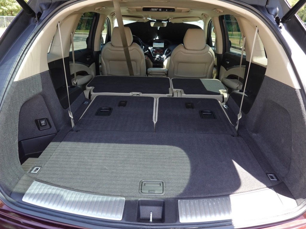 Acura MDX Vehicle Full-screen Gallery Image 28