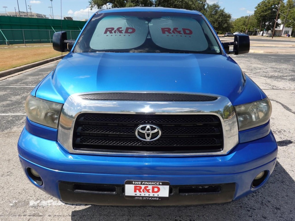 Toyota Tundra 4WD Truck Vehicle Full-screen Gallery Image 02