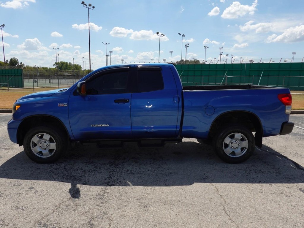 Toyota Tundra 4WD Truck Vehicle Full-screen Gallery Image 04
