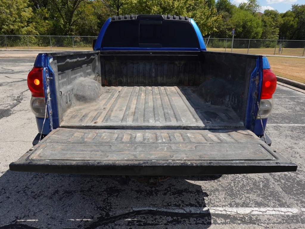 Toyota Tundra 4WD Truck Vehicle Full-screen Gallery Image 07
