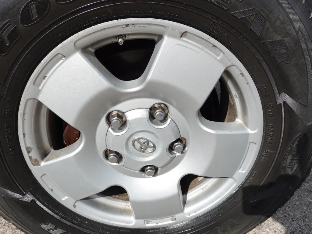 Toyota Tundra 4WD Truck Vehicle Full-screen Gallery Image 10