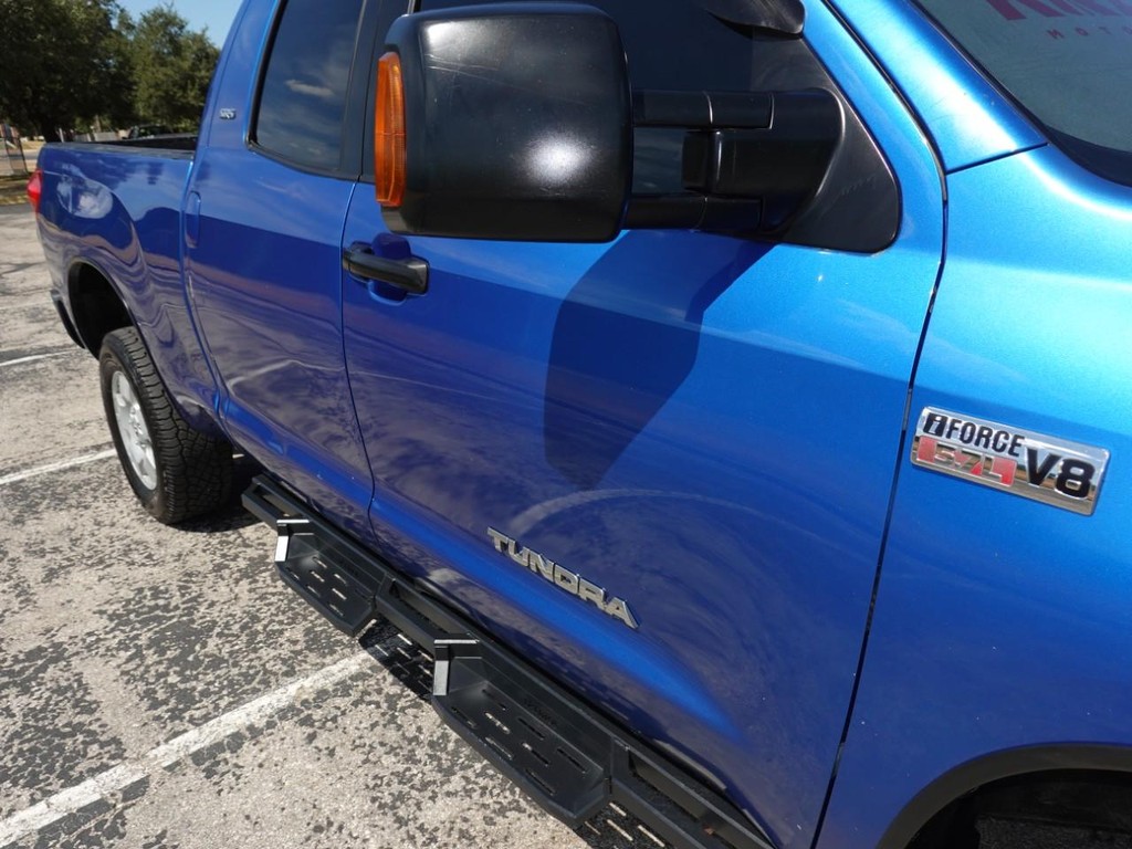 Toyota Tundra 4WD Truck Vehicle Full-screen Gallery Image 12