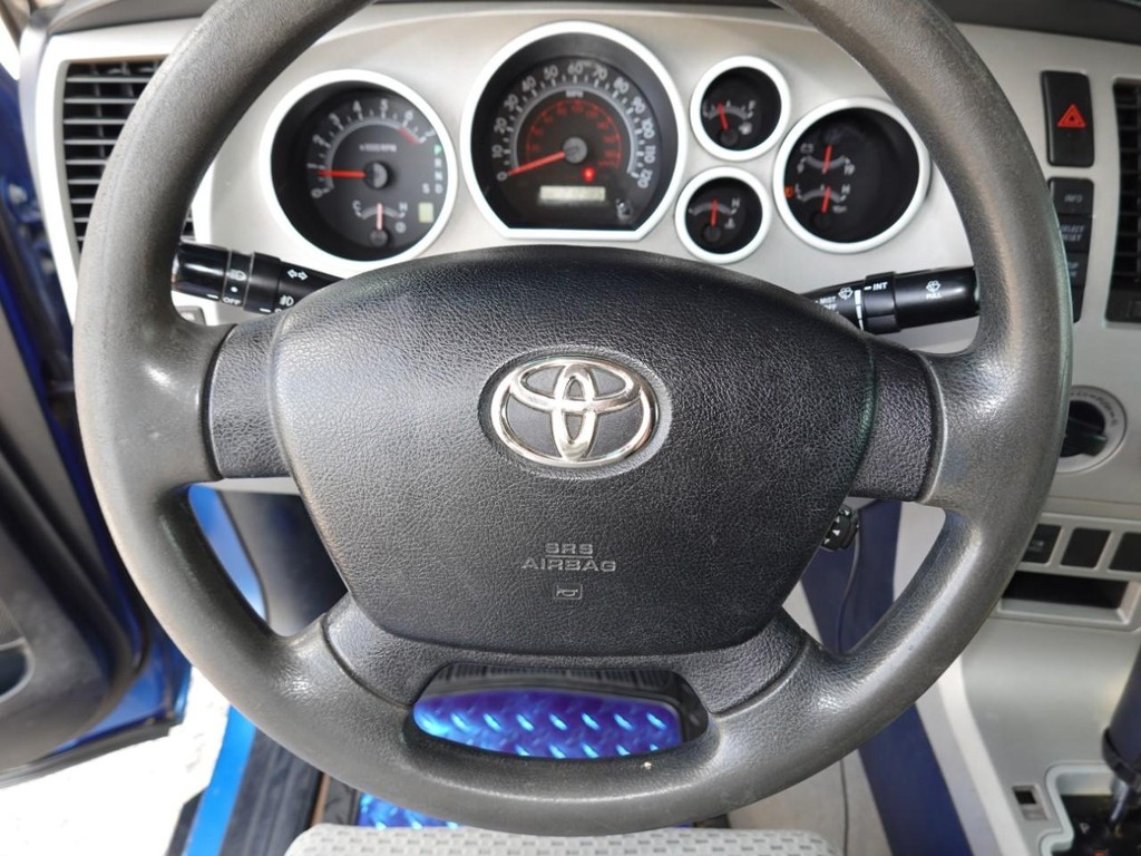 Toyota Tundra 4WD Truck Vehicle Full-screen Gallery Image 14