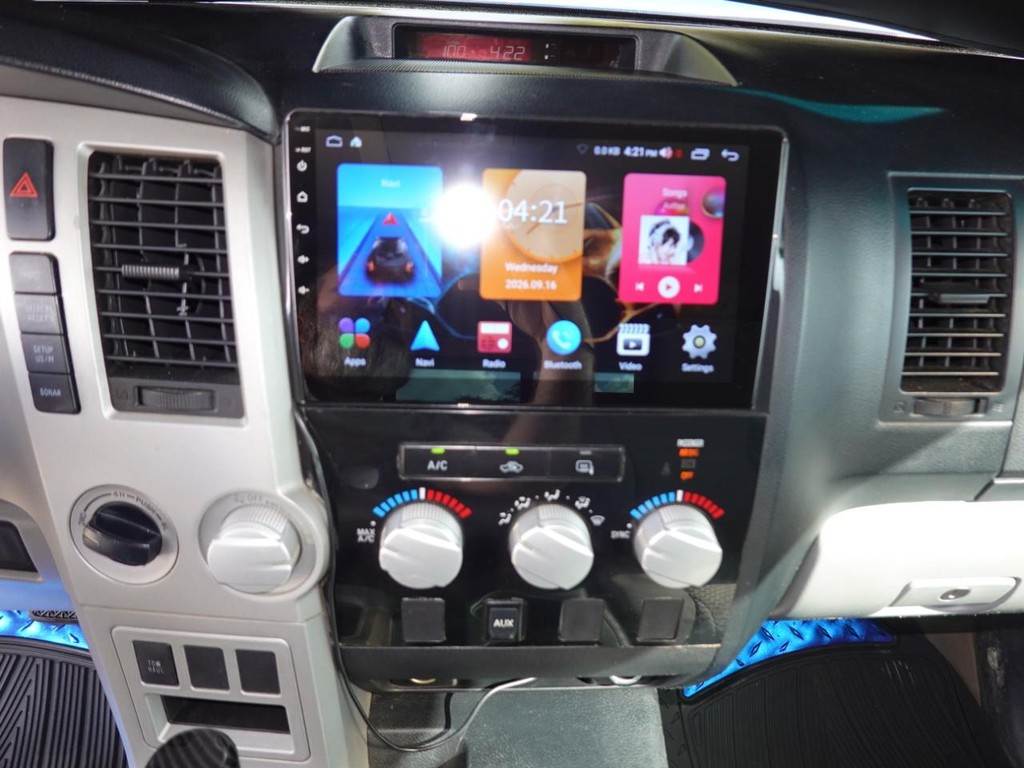 Toyota Tundra 4WD Truck Vehicle Full-screen Gallery Image 15