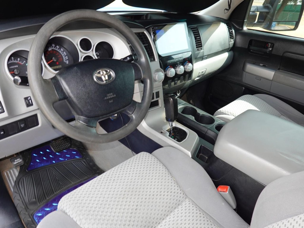 Toyota Tundra 4WD Truck Vehicle Full-screen Gallery Image 17