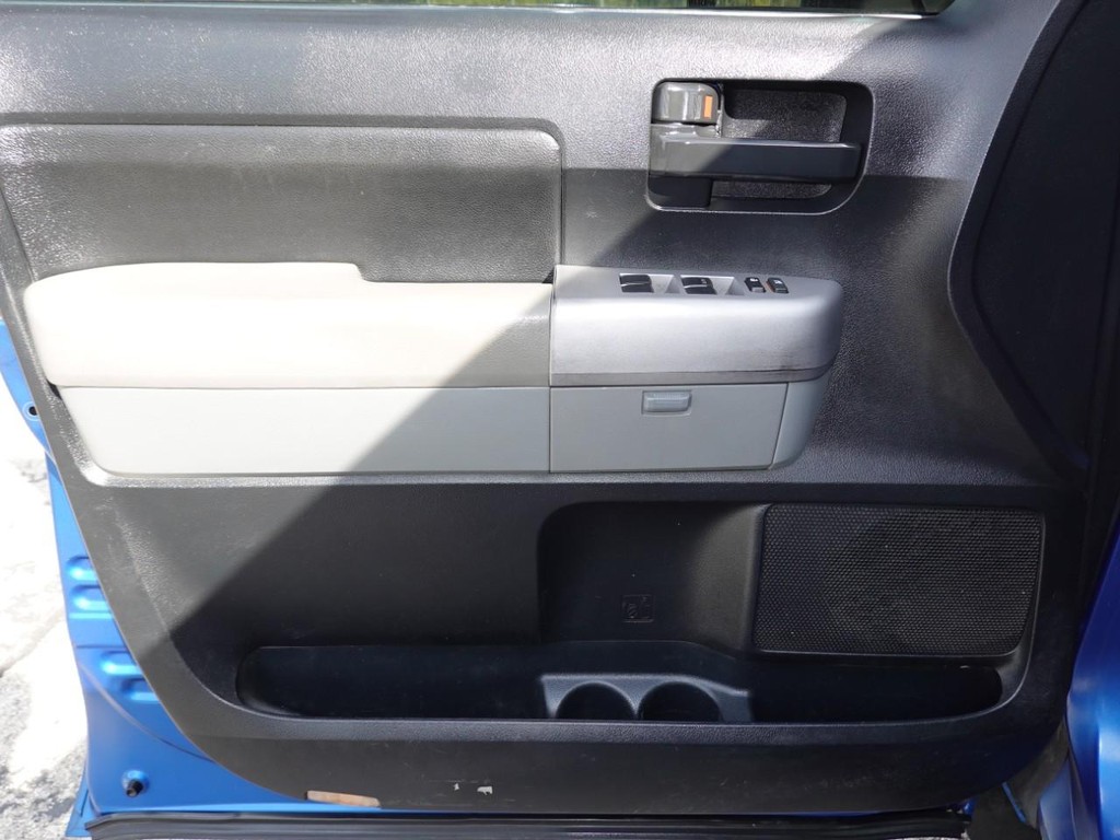 Toyota Tundra 4WD Truck Vehicle Full-screen Gallery Image 18
