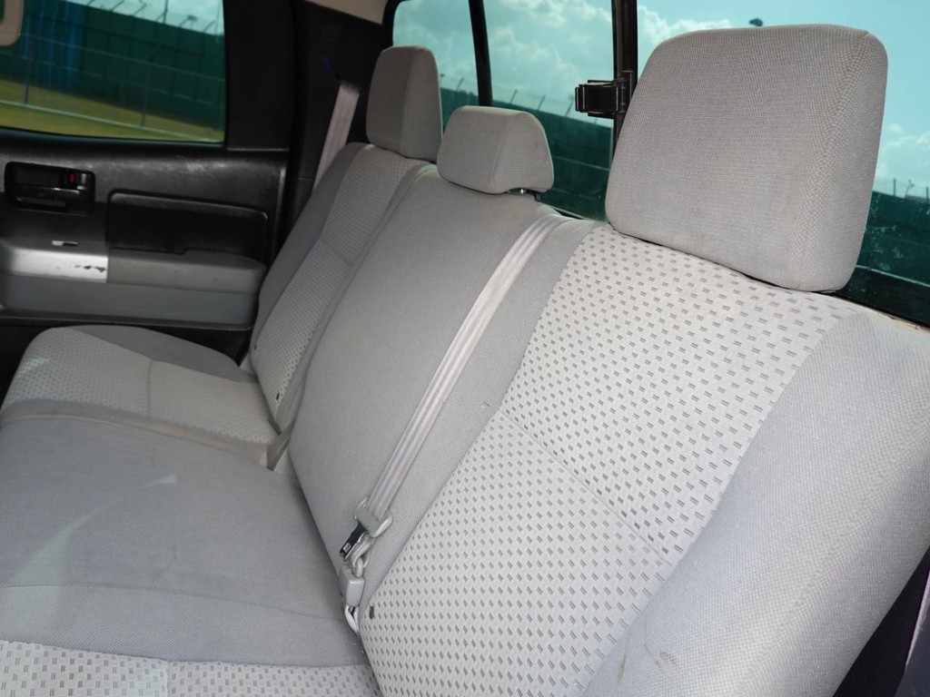Toyota Tundra 4WD Truck Vehicle Full-screen Gallery Image 19