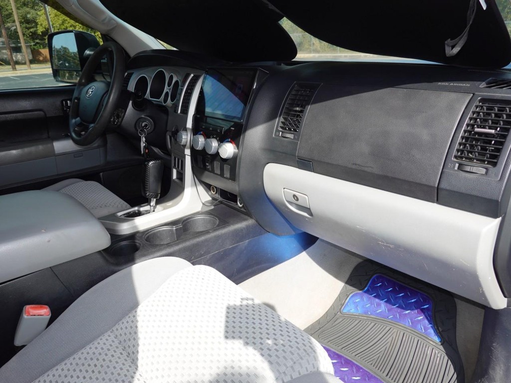 Toyota Tundra 4WD Truck Vehicle Full-screen Gallery Image 21