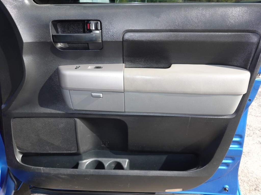 Toyota Tundra 4WD Truck Vehicle Full-screen Gallery Image 23