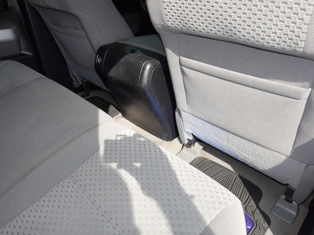 Toyota Tundra 4WD Truck Vehicle Full-screen Gallery Image 24