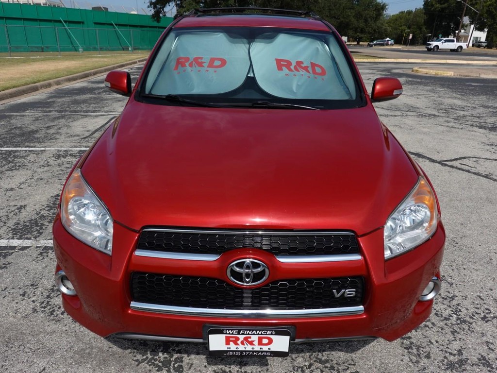Toyota RAV4 Vehicle Full-screen Gallery Image 02