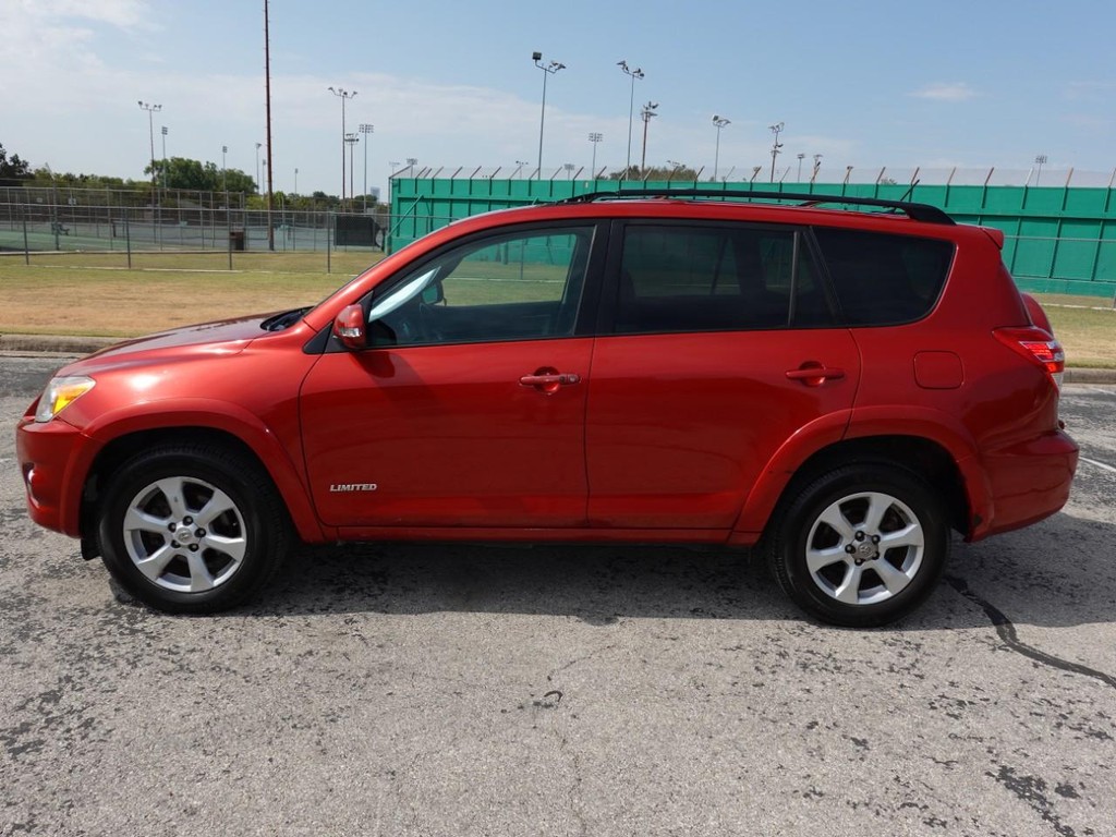 Toyota RAV4 Vehicle Full-screen Gallery Image 03