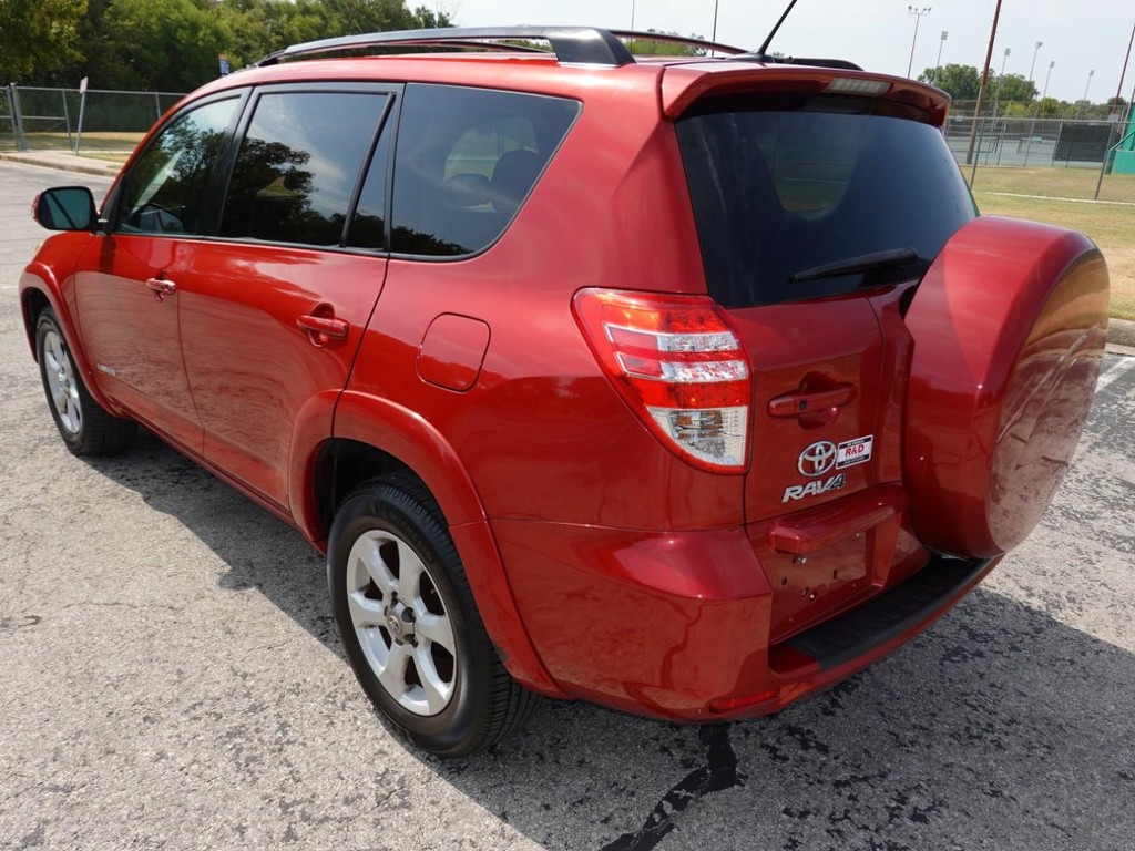 Toyota RAV4 Vehicle Full-screen Gallery Image 04