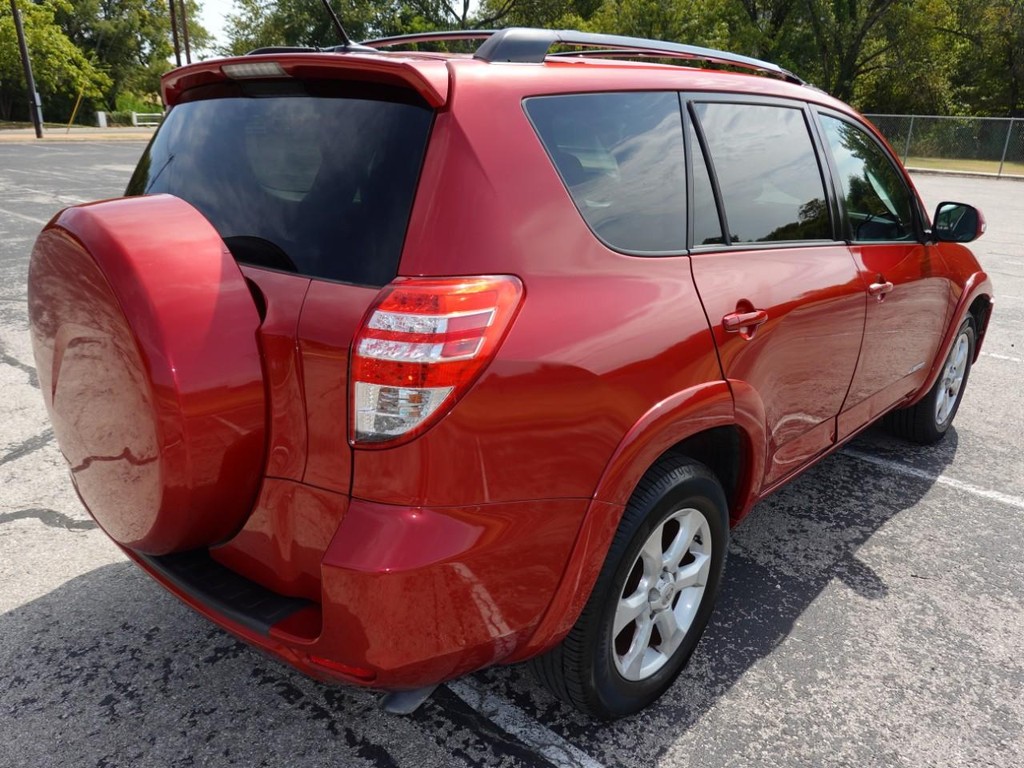 Toyota RAV4 Vehicle Full-screen Gallery Image 06