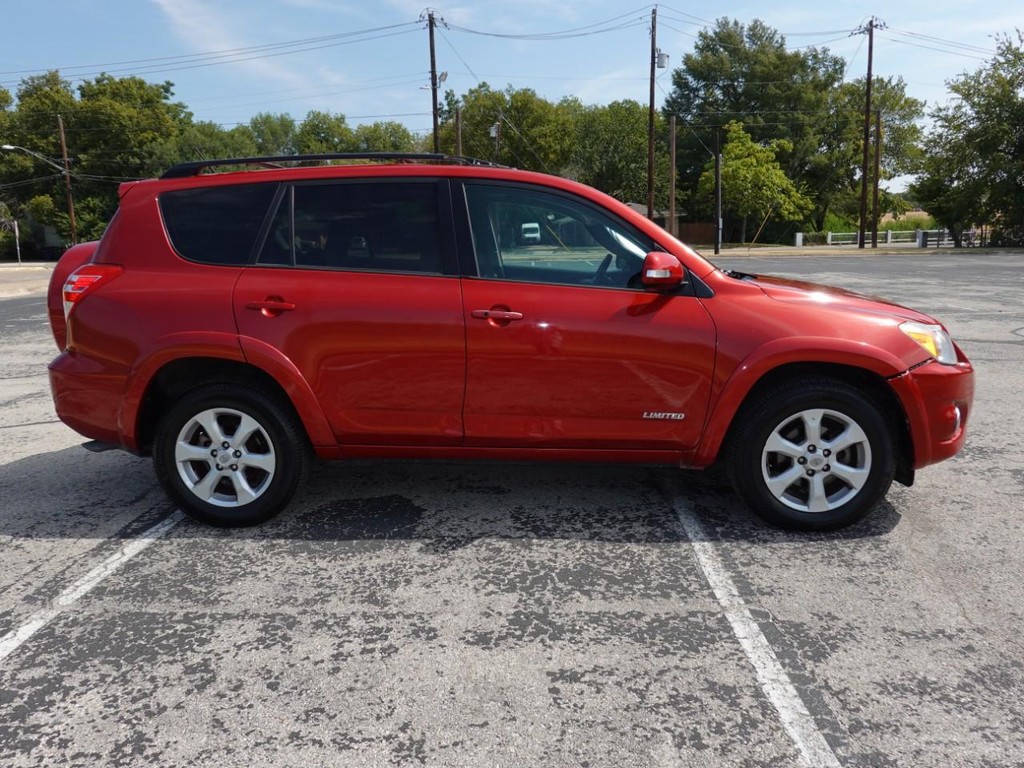 Toyota RAV4 Vehicle Full-screen Gallery Image 07