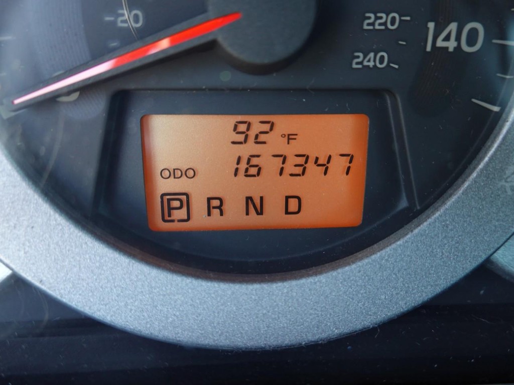 Toyota RAV4 Vehicle Full-screen Gallery Image 11