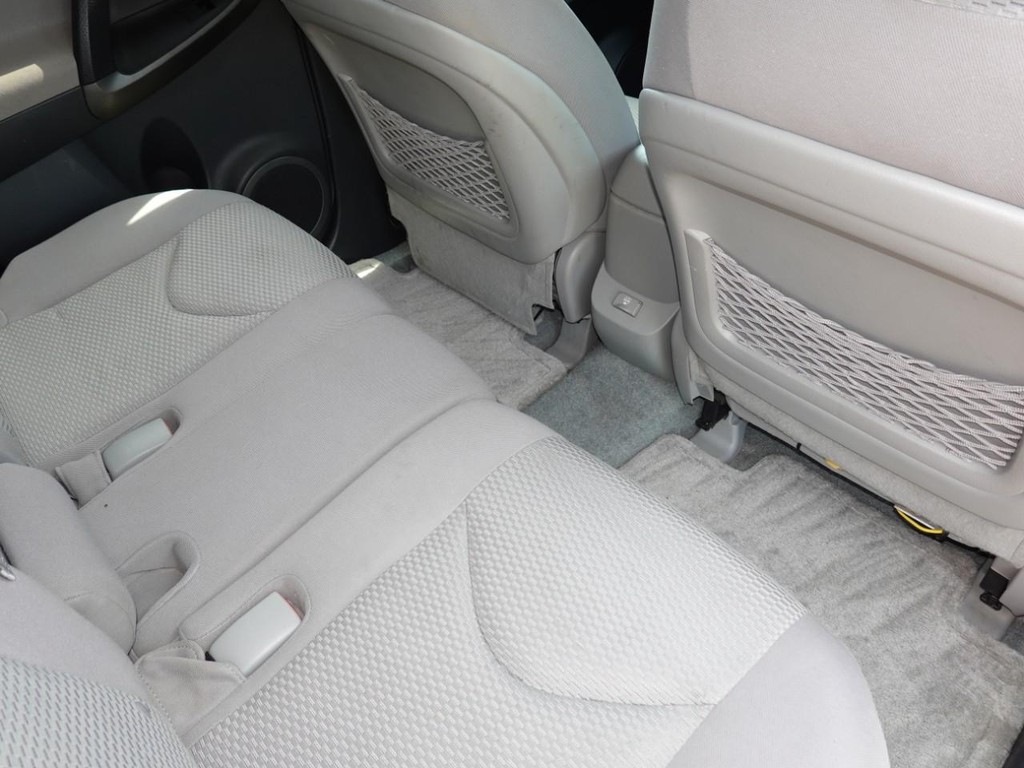 Toyota RAV4 Vehicle Full-screen Gallery Image 24