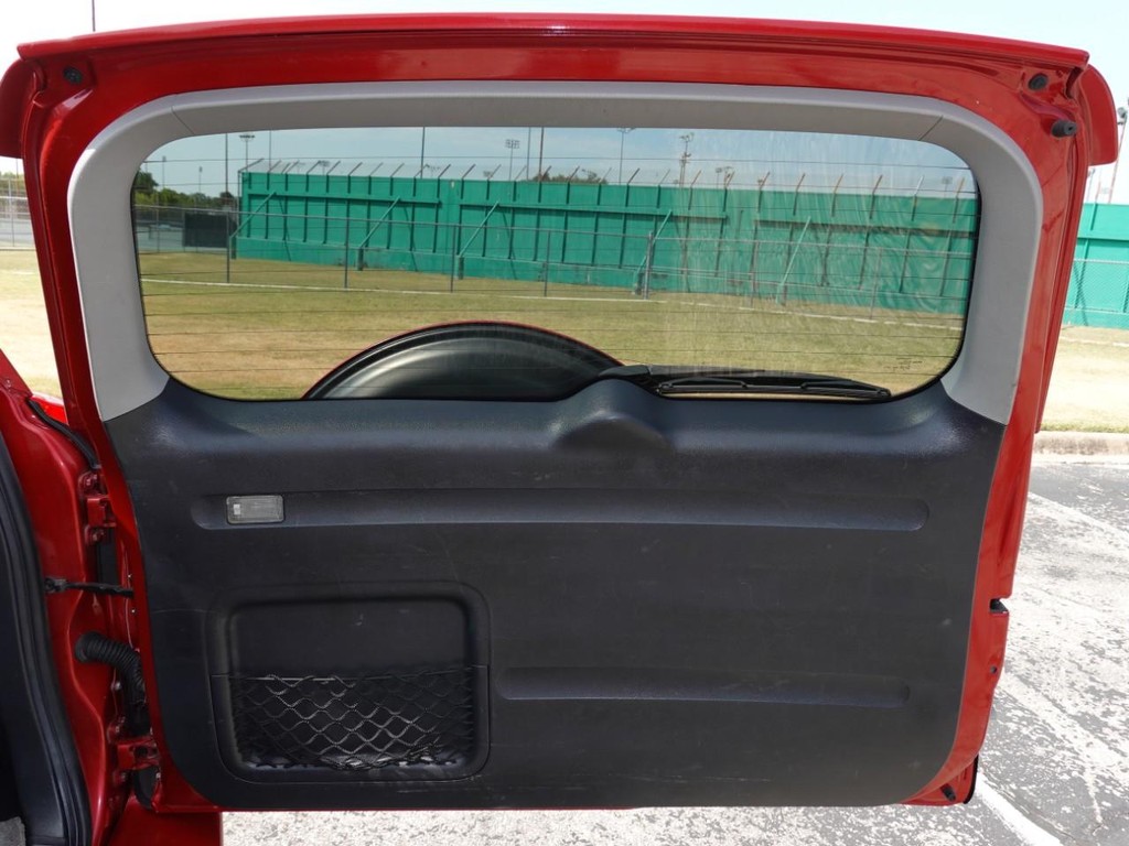 Toyota RAV4 Vehicle Full-screen Gallery Image 28