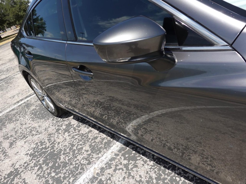 Mazda MAZDA6 Vehicle Full-screen Gallery Image 11