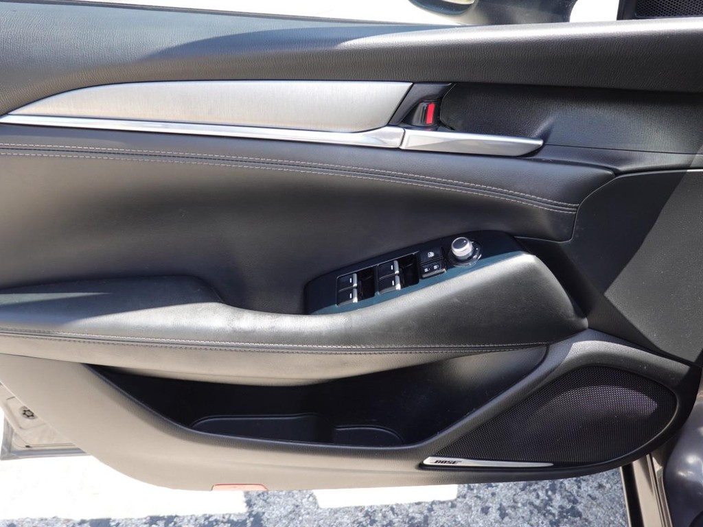 Mazda MAZDA6 Vehicle Full-screen Gallery Image 19