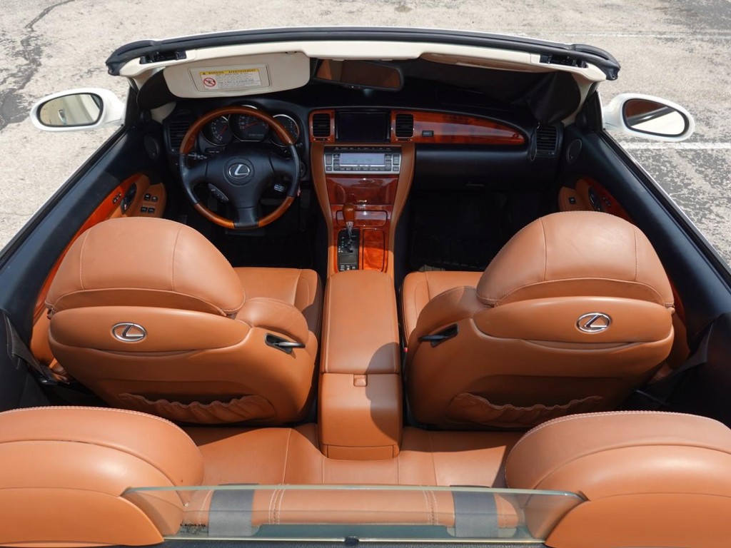 Lexus SC 430 Vehicle Full-screen Gallery Image 07