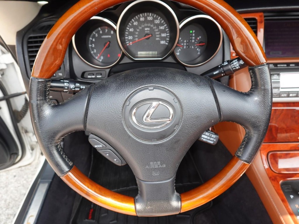 Lexus SC 430 Vehicle Full-screen Gallery Image 14