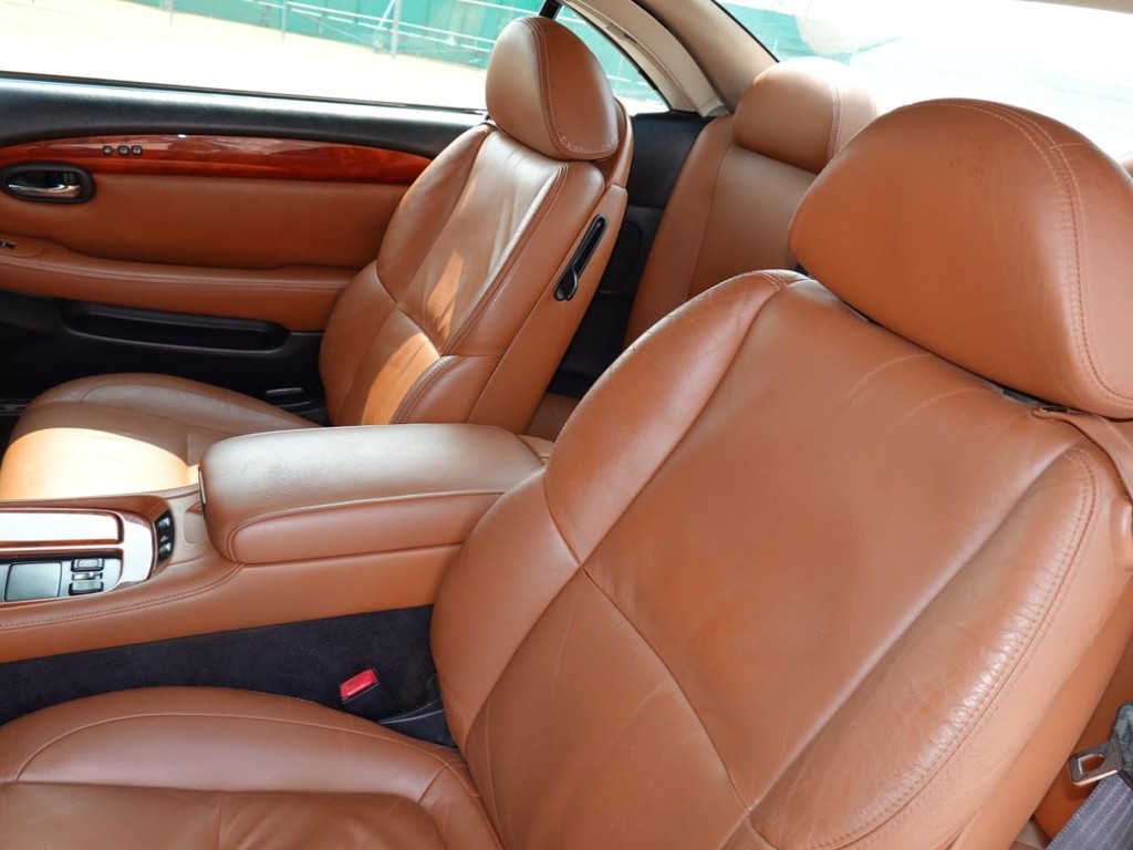 Lexus SC 430 Vehicle Full-screen Gallery Image 16