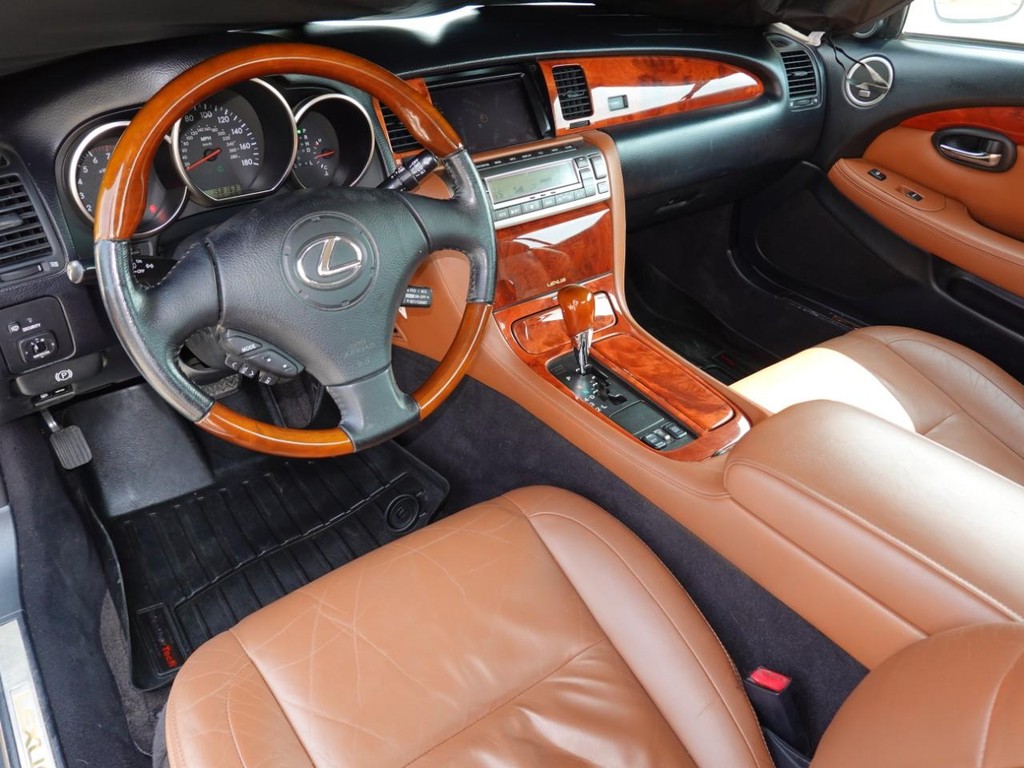 Lexus SC 430 Vehicle Full-screen Gallery Image 17