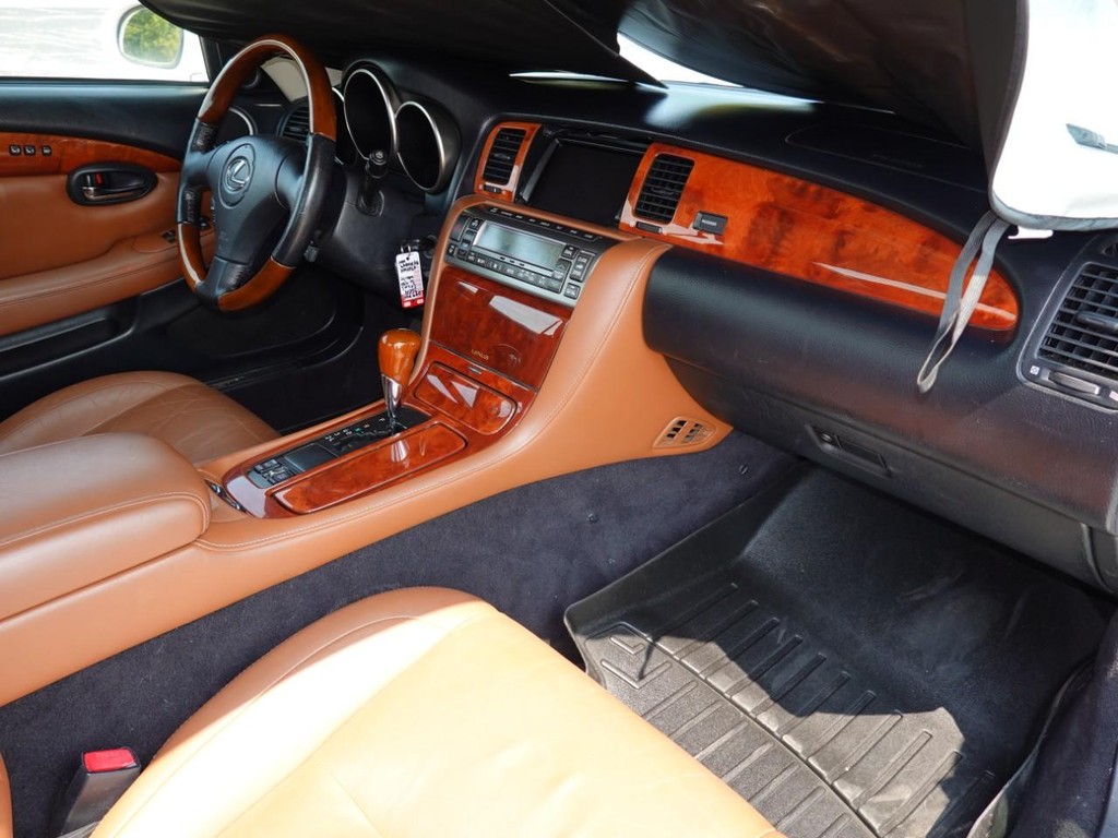 Lexus SC 430 Vehicle Full-screen Gallery Image 20