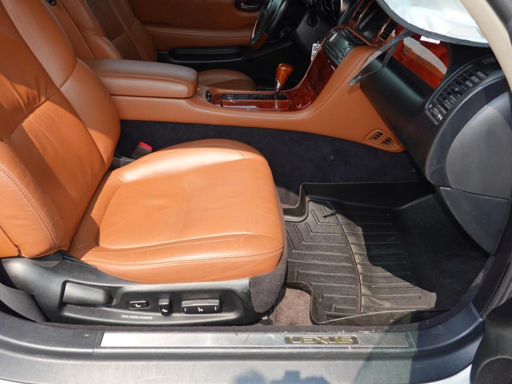 Lexus SC 430 Vehicle Full-screen Gallery Image 21