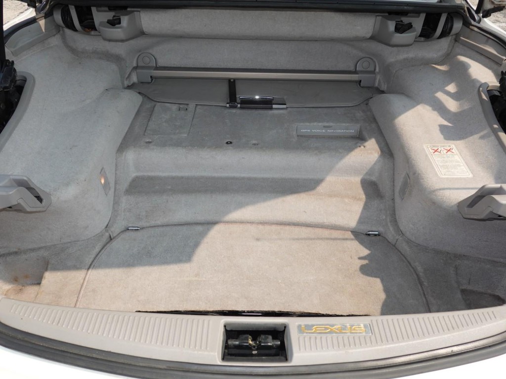 Lexus SC 430 Vehicle Full-screen Gallery Image 23
