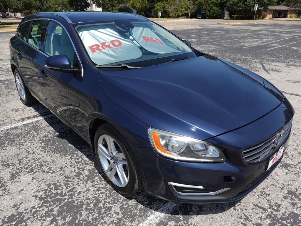 Volvo V60 Vehicle Full-screen Gallery Image 01