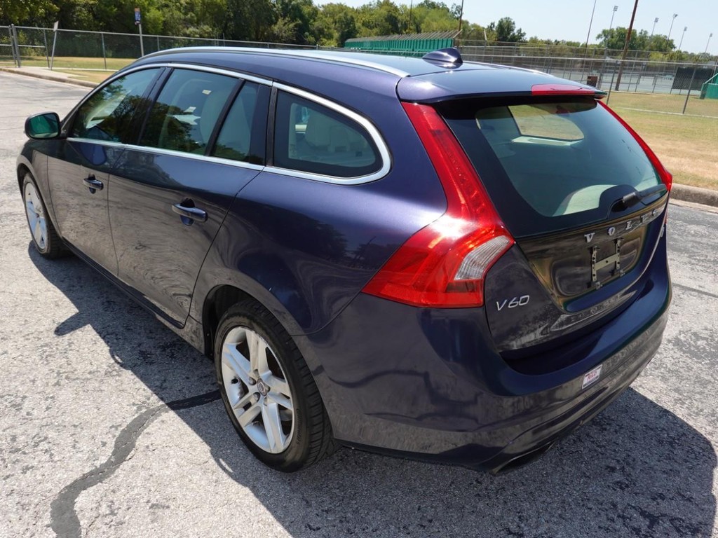 Volvo V60 Vehicle Full-screen Gallery Image 05