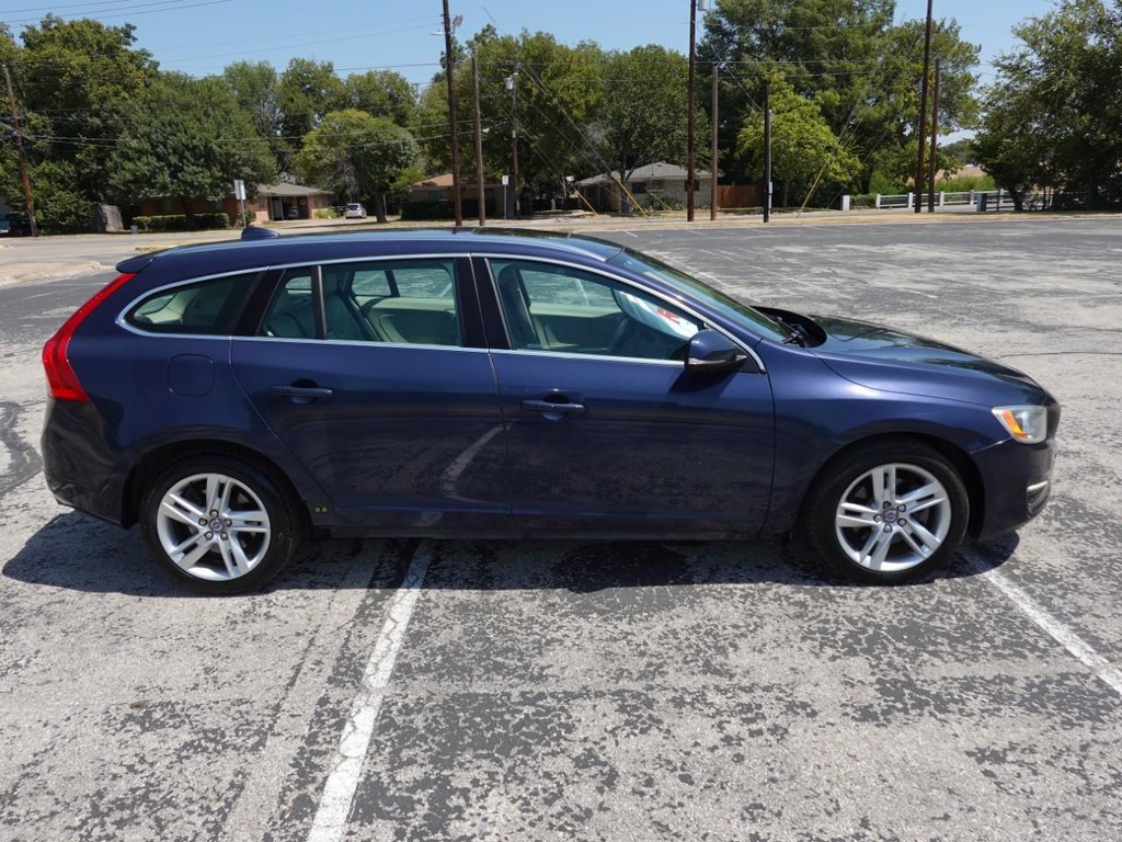Volvo V60 Vehicle Full-screen Gallery Image 08