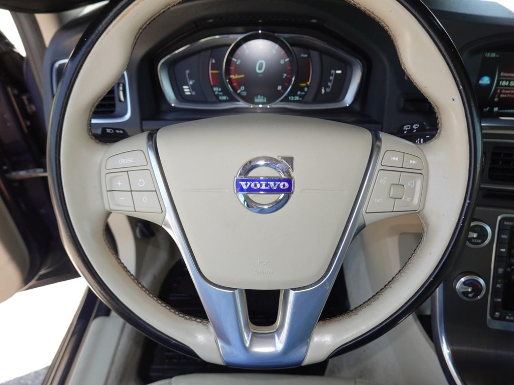 Volvo V60 Vehicle Full-screen Gallery Image 13