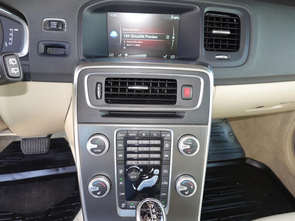Volvo V60 Vehicle Full-screen Gallery Image 14