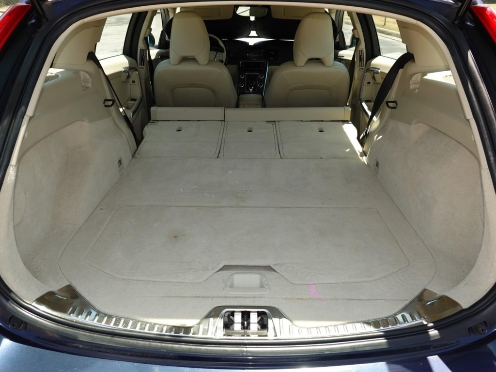 Volvo V60 Vehicle Full-screen Gallery Image 28