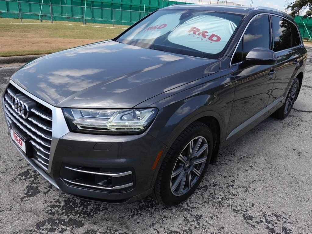 Audi Q7 Vehicle Full-screen Gallery Image 03