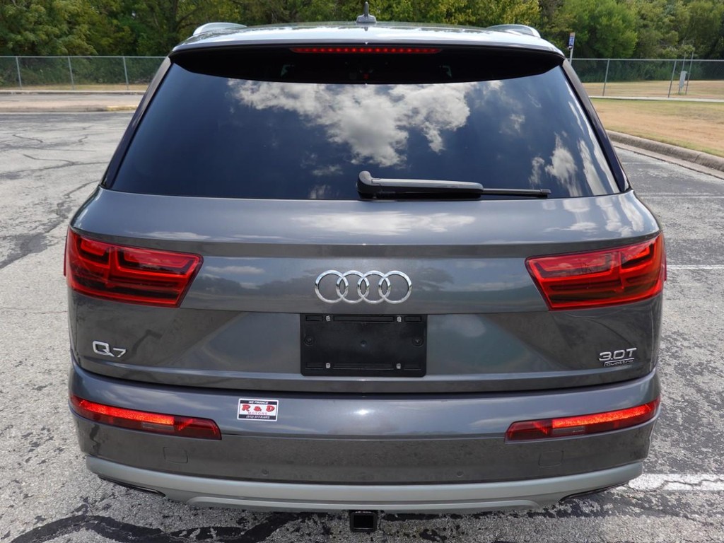 Audi Q7 Vehicle Full-screen Gallery Image 06
