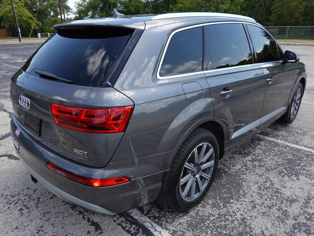 Audi Q7 Vehicle Full-screen Gallery Image 07
