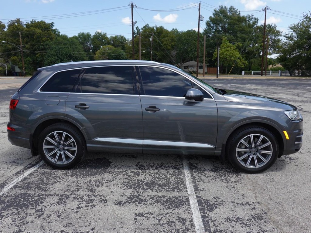Audi Q7 Vehicle Full-screen Gallery Image 08