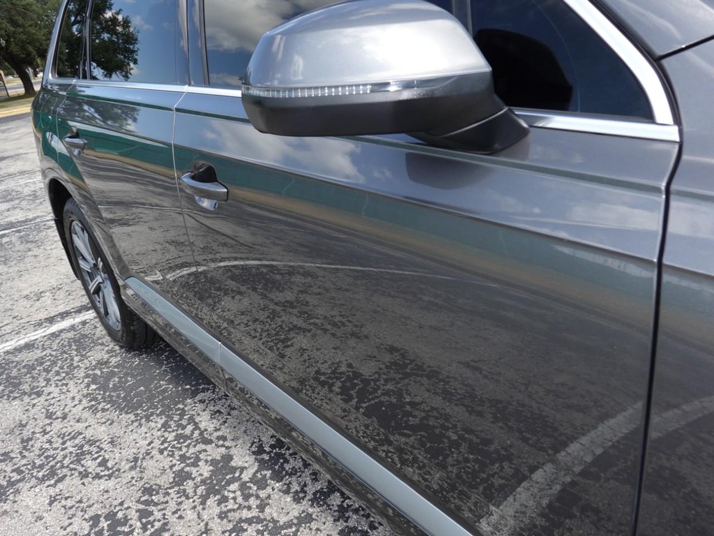 Audi Q7 Vehicle Full-screen Gallery Image 11
