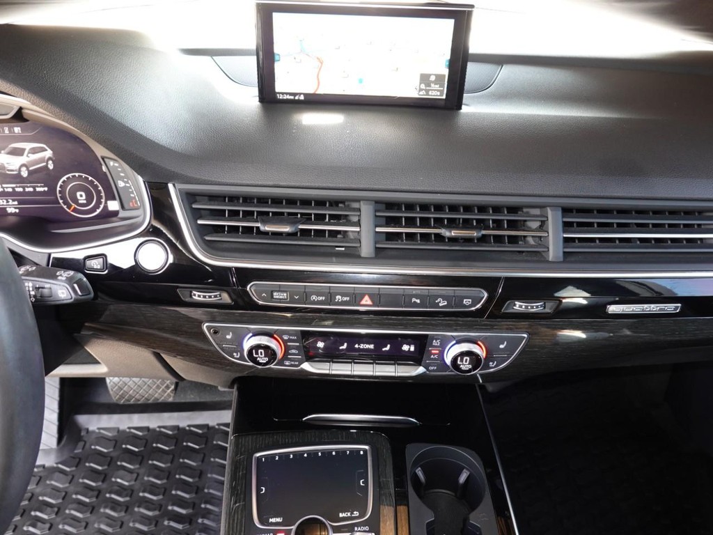 Audi Q7 Vehicle Full-screen Gallery Image 14