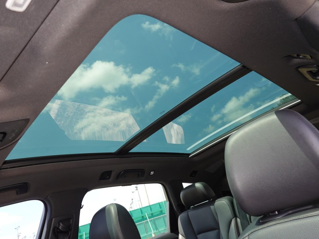Audi Q7 Vehicle Full-screen Gallery Image 17