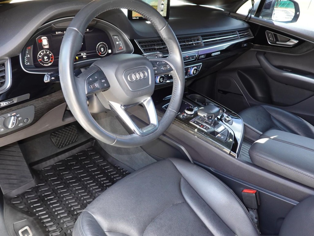 Audi Q7 Vehicle Full-screen Gallery Image 18