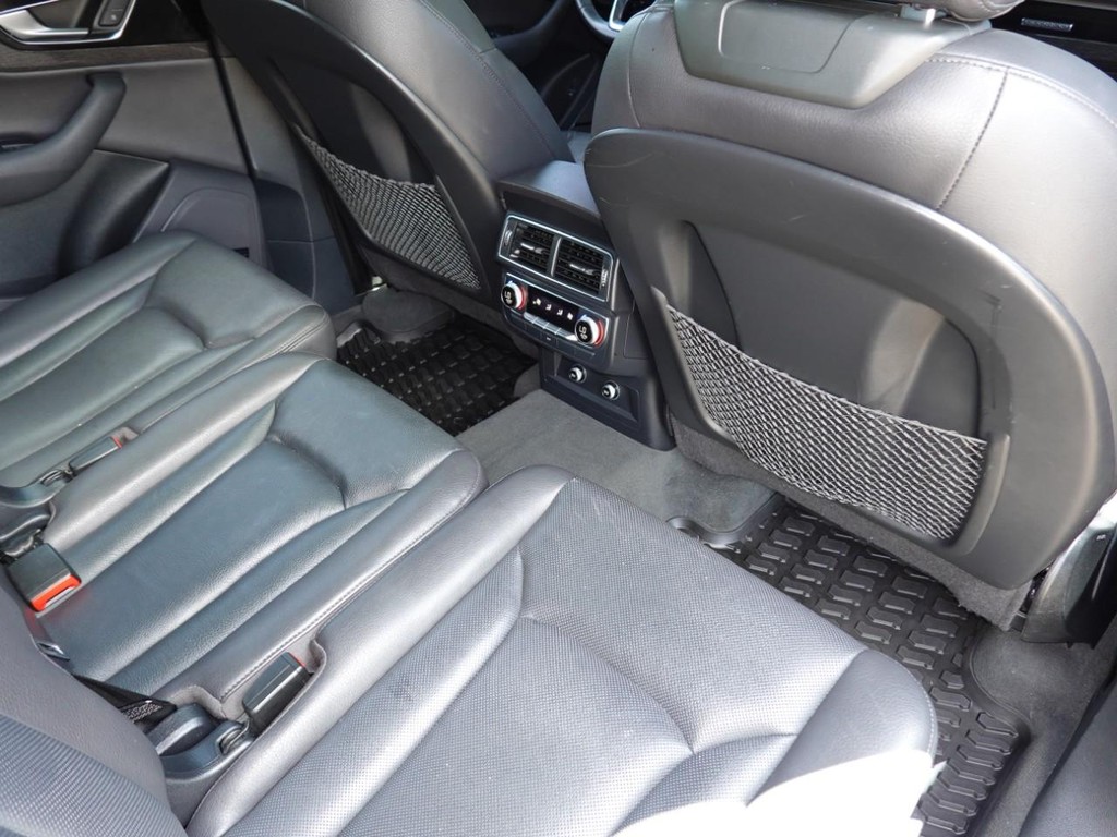 Audi Q7 Vehicle Full-screen Gallery Image 26