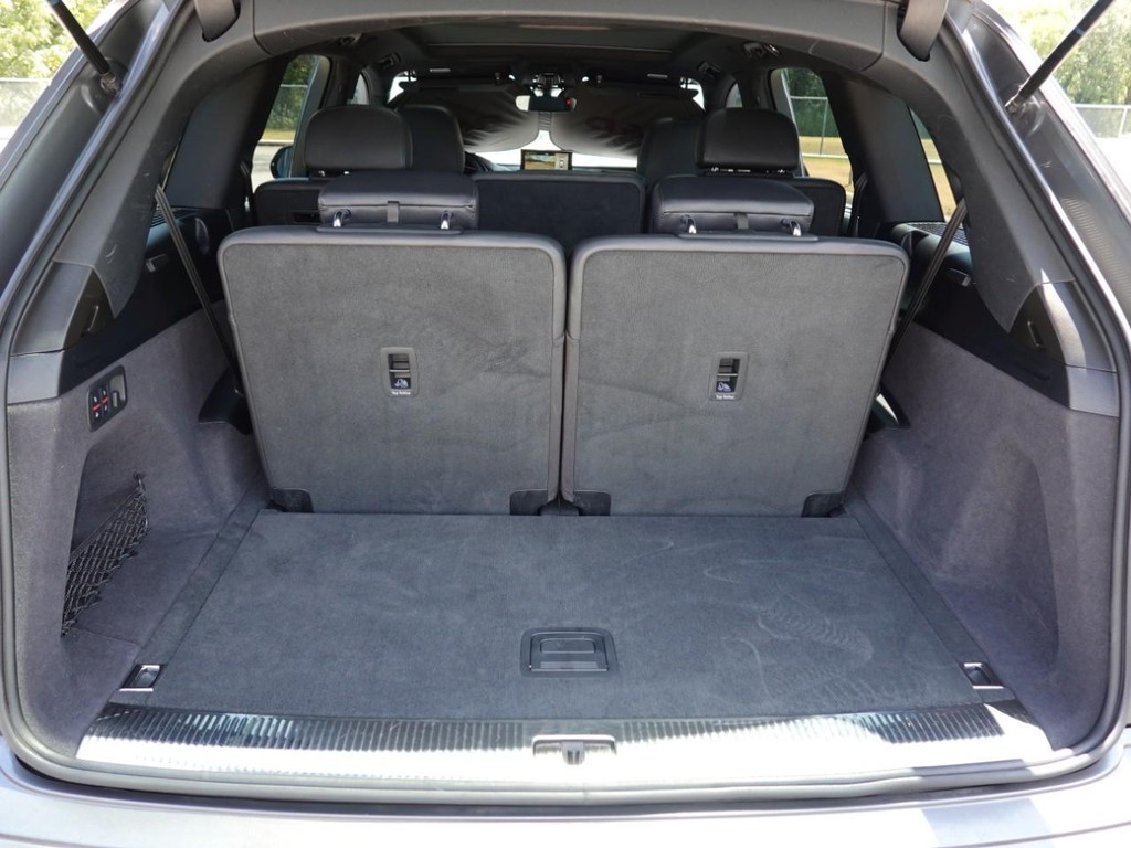 Audi Q7 Vehicle Full-screen Gallery Image 28