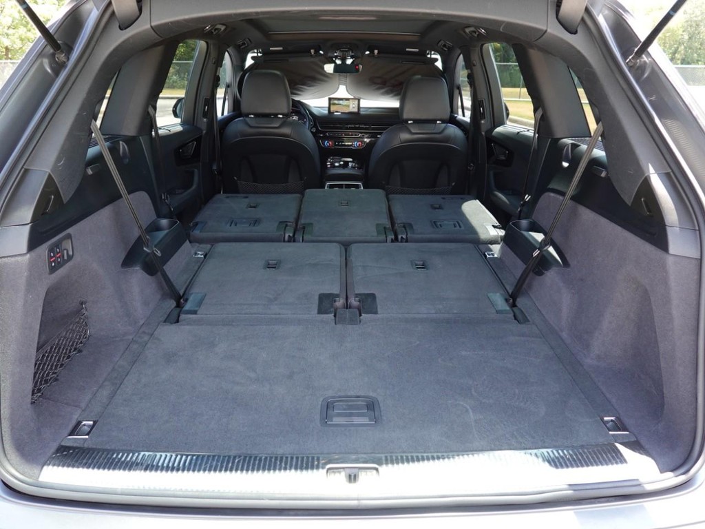 Audi Q7 Vehicle Full-screen Gallery Image 29