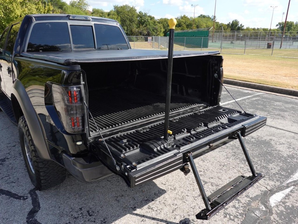 Ford F-150 Vehicle Full-screen Gallery Image 06