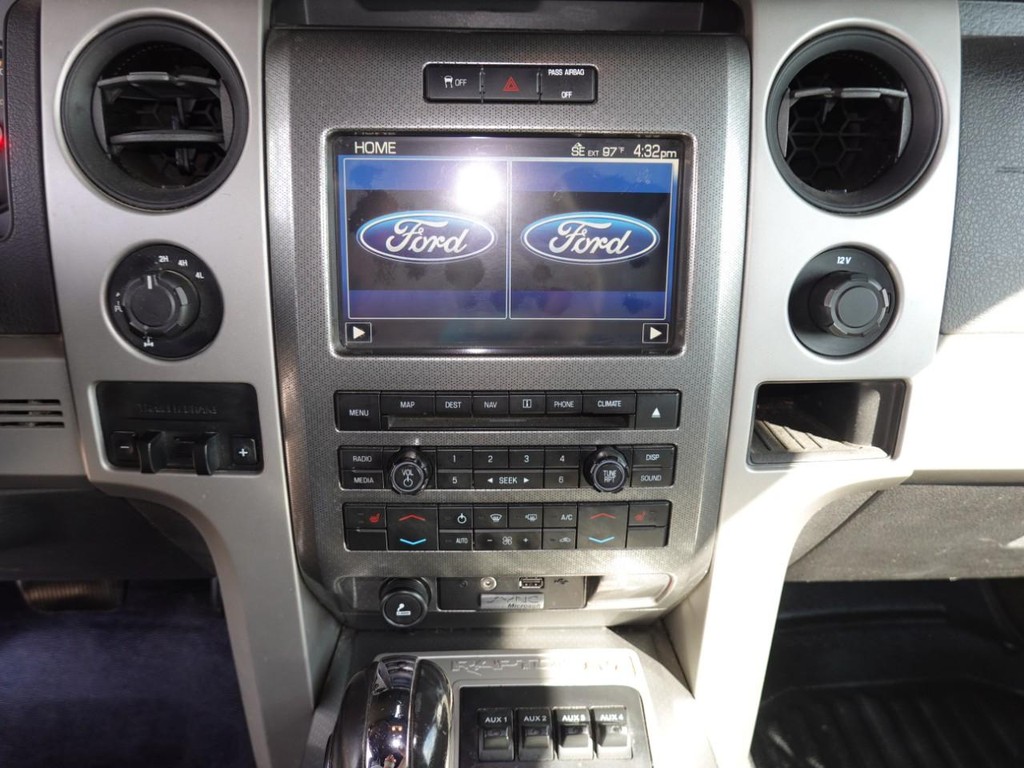 Ford F-150 Vehicle Full-screen Gallery Image 15